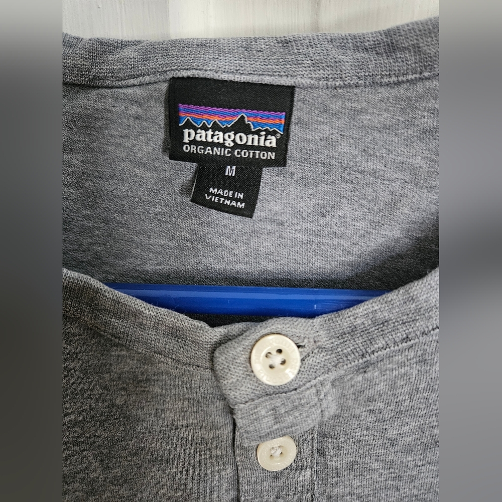 Patagonia Organic Cotton Light Weight Henley.  Size Medium - Picture 2 of 4